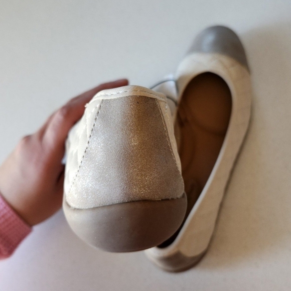Women's Cap Toe Quilted Ballet Flats - Picture 2 of 4